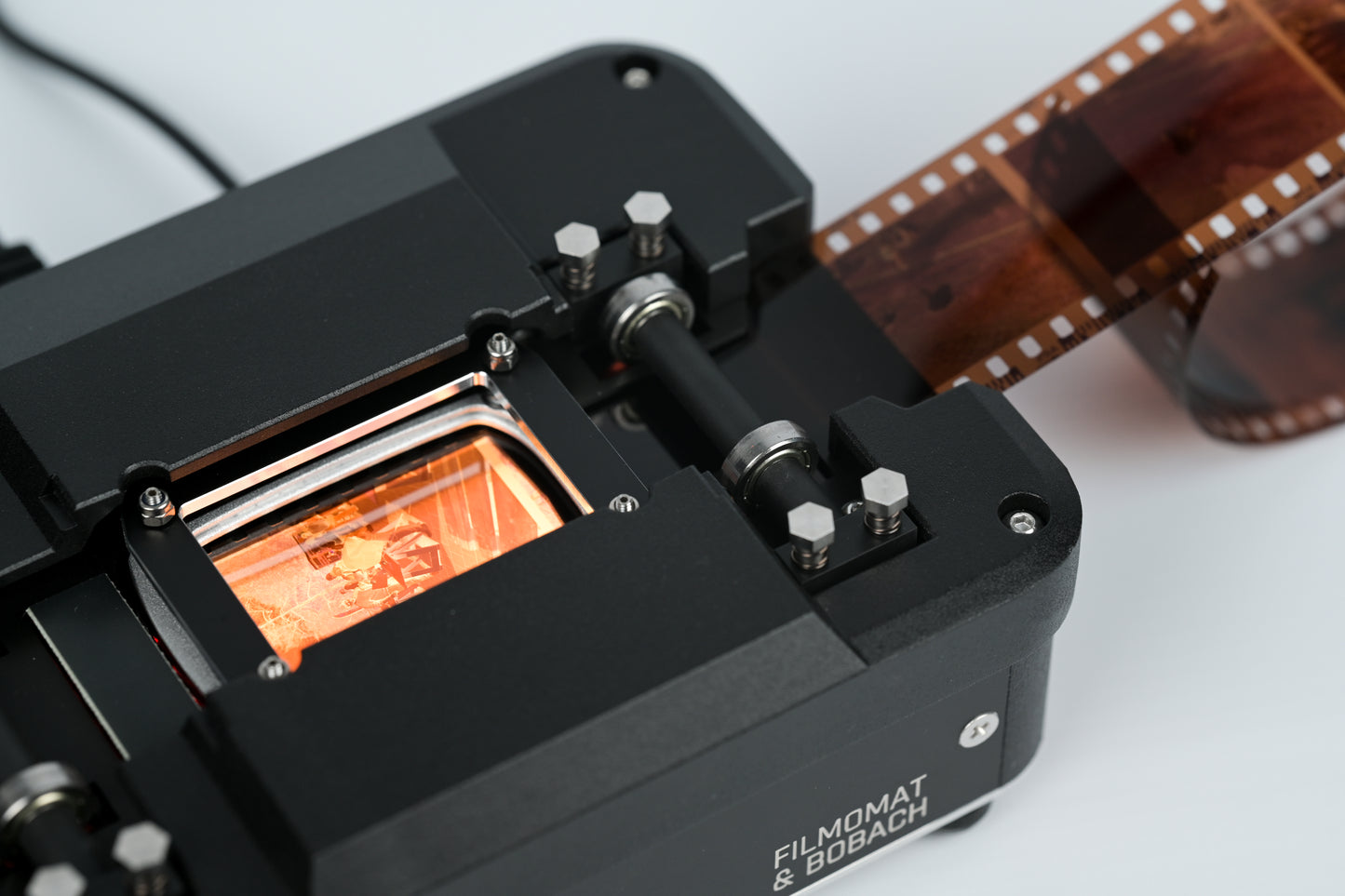 135 Autocarrier. Automatic 35mm scanning system.