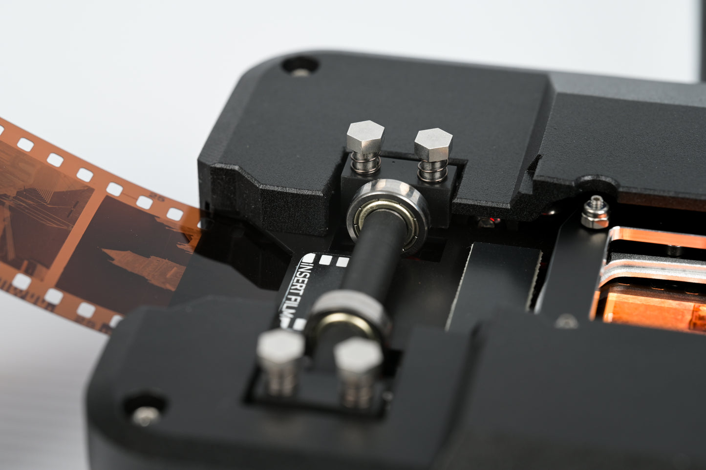 135 Autocarrier. Automatic 35mm scanning system.